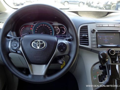 Used 2015 Toyota Venza LE image 10