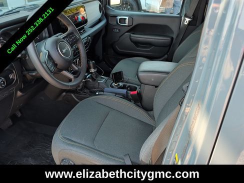 Used 2024 Jeep Gladiator Sport AWD/4WD image 9