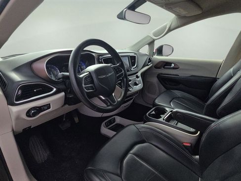 Used 2021 Chrysler Voyager Lxi image 23