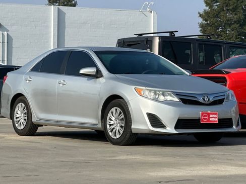 Used 2012 Toyota Camry LE image 10