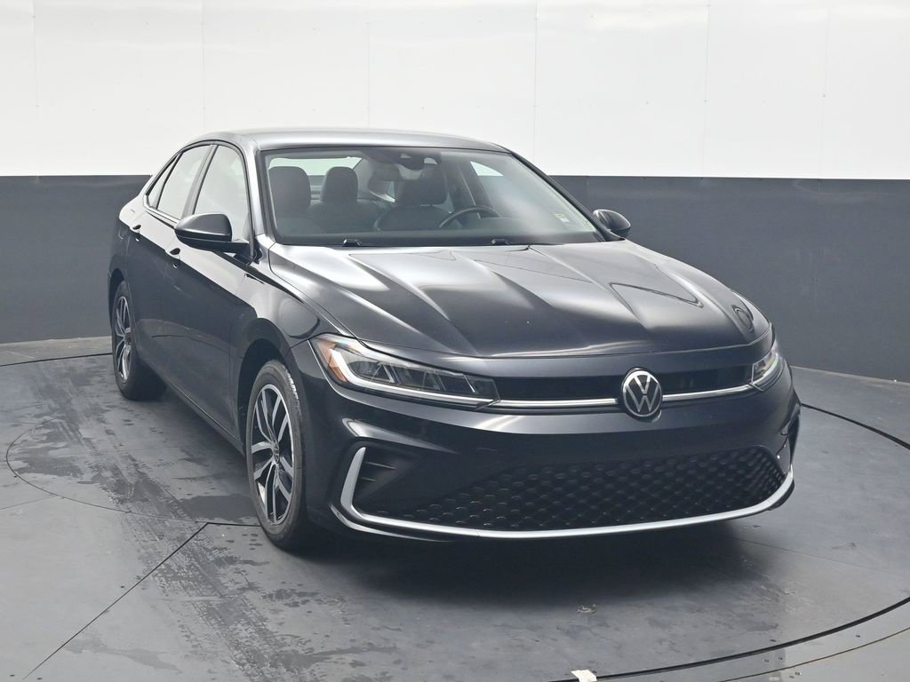 Used 2025 Volkswagen Jetta SE FWD image 2