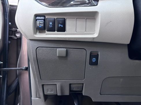 Used 2019 Toyota Sienna XLE w/ XLE Navigation Package AWD/4WD image 12