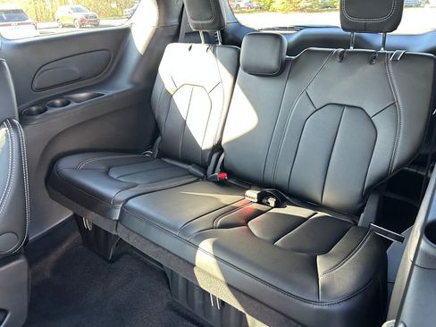 New 2026 Chrysler Pacifica Select image 24