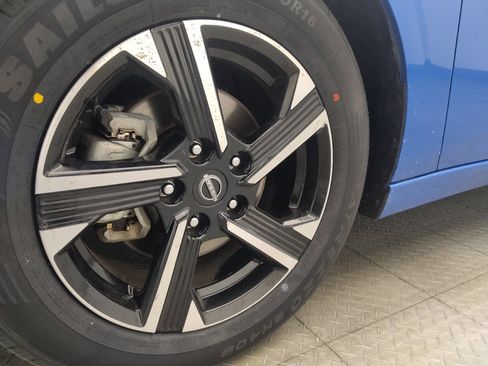 Used 2025 Nissan Sentra SV FWD image 31