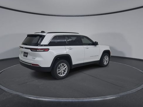 New 2026 Jeep Grand Cherokee Laredo X AWD/4WD image 16