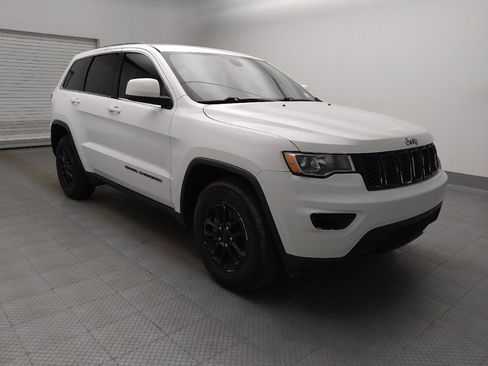 Used 2018 Jeep Grand Cherokee Laredo RWD image 13