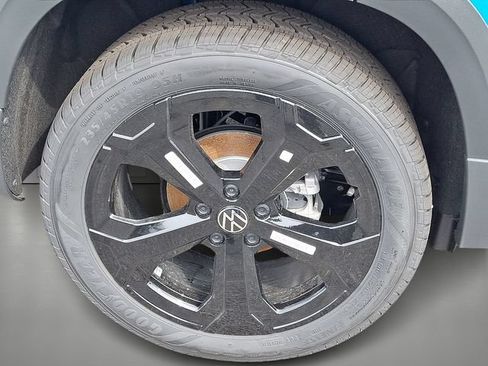 Used 2025 Volkswagen Taos SEL w/ Black Wheel Plus Package AWD/4WD image 8