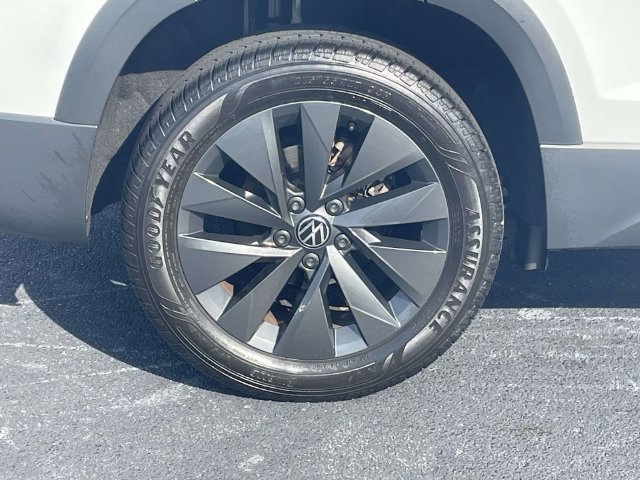 Certified 2024 Volkswagen Taos S FWD image 9