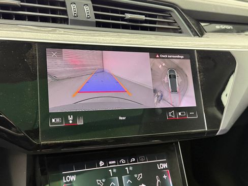 Used 2021 Audi e-tron Premium w/ Convenience Plus Package image 30