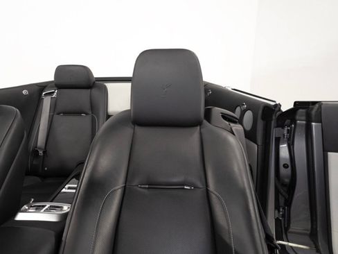 Used 2019 Rolls-Royce Dawn RWD image 24
