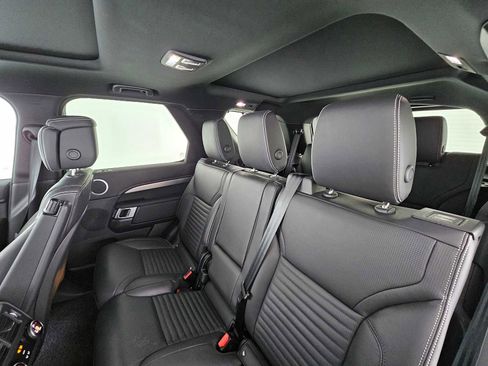 Used 2025 Land Rover Discovery Dynamic SE image 19