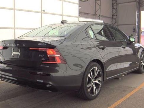 Used 2025 Volvo S60 B5 Core FWD image 3