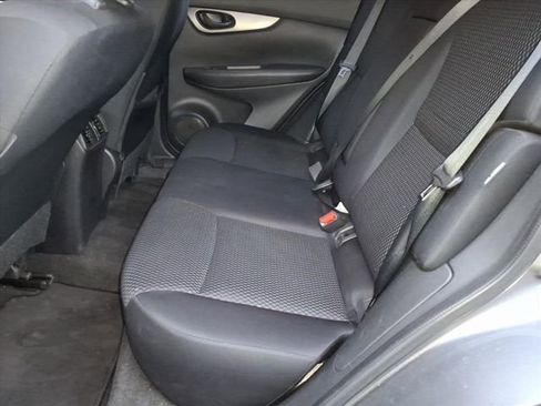 Used 2021 Nissan Rogue Sport S image 11