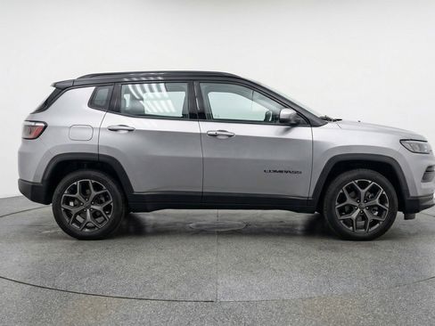 Used 2025 Jeep Compass Limited AWD/4WD image 11