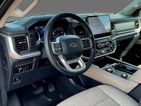 Used 2024 Ford Expedition XLT image 7