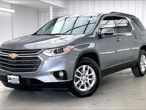 Used 2020 Chevrolet Traverse LT FWD image 2