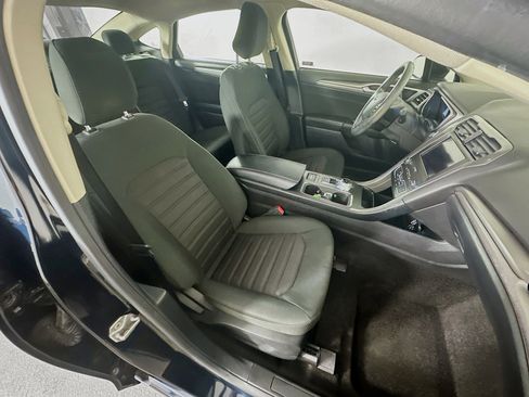 Used 2020 Ford Fusion SE FWD image 29