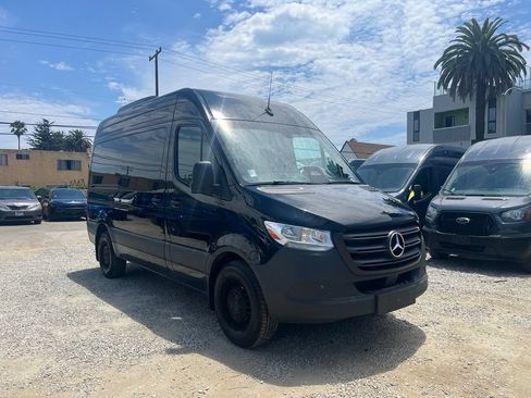 Used 2025 Mercedes-Benz Sprinter 2500 image 3