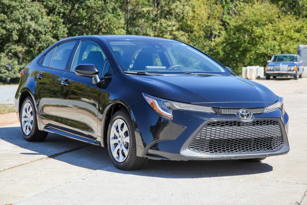 Used 2021 Toyota Corolla LE FWD image 2