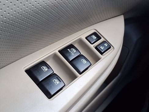 Used 2014 Subaru Outback 2.5i Limited image 12