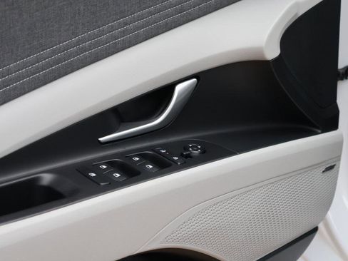 New 2025 Hyundai Elantra Limited image 22