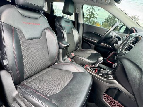 Used 2017 Jeep Compass Trailhawk image 11