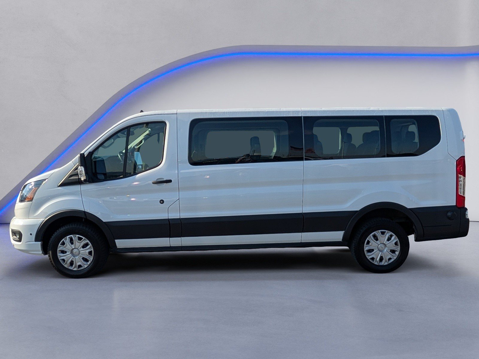Used 2024 Ford Transit 350 XLT RWD image 5