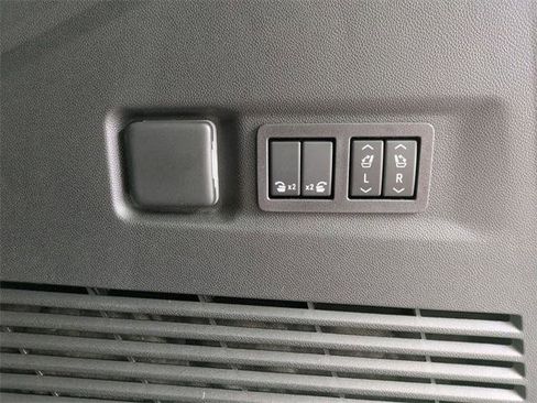 New 2026 Chevrolet Suburban Premier image 31