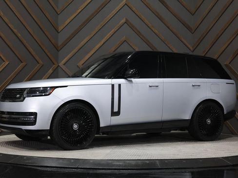 Used 2025 Land Rover Range Rover SE image 12