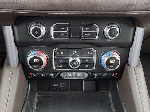 Certified 2024 GMC Yukon SLT w/ SLT Premium Package image 23