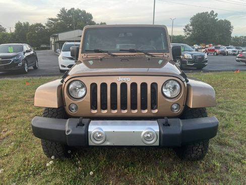 Used 2015 Jeep Wrangler Unlimited Sahara w/ Max Tow Package AWD/4WD image 8