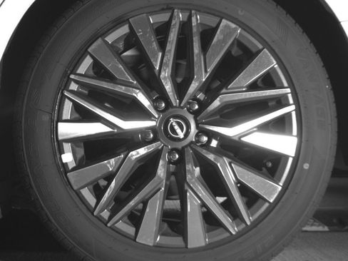 Used 2025 Nissan Altima 2.5 SV image 14