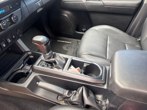 Used 2019 Toyota Tacoma TRD Sport w/ TRD Premium Sport Package AWD/4WD image 31