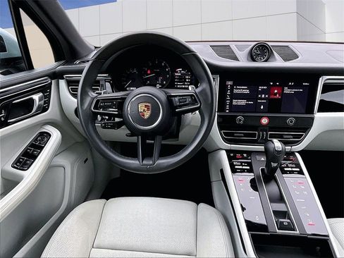 Used 2022 Porsche Macan image 13