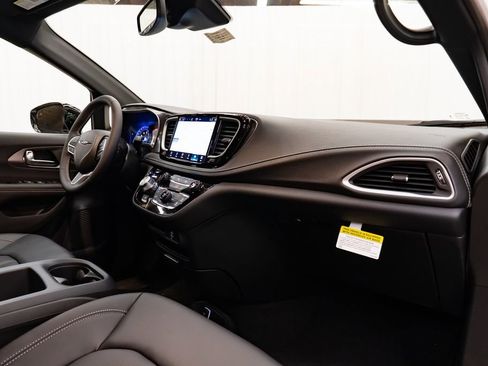 New 2026 Chrysler Pacifica Select AWD/4WD image 28