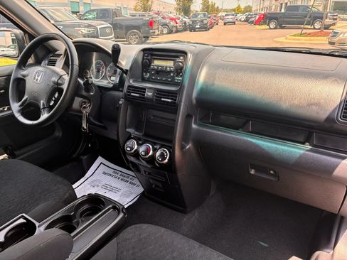 Used 2005 Honda CR-V LX image 19
