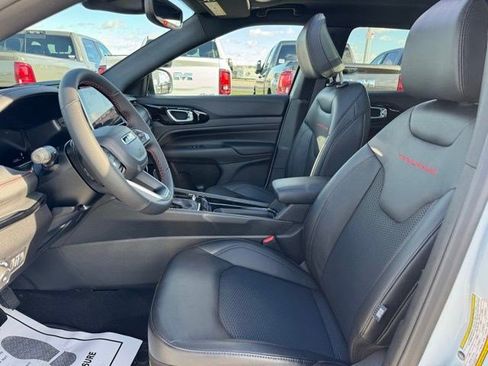 New 2026 Jeep Compass Trailhawk w/ Sun, Sound & Navigation Group AWD/4WD image 9