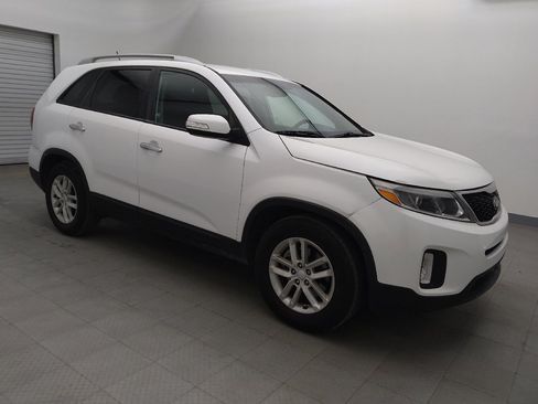 Used 2015 Kia Sorento LX image 11
