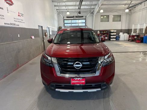 Used 2025 Nissan Pathfinder Platinum w/ Cargo Package AWD/4WD image 9