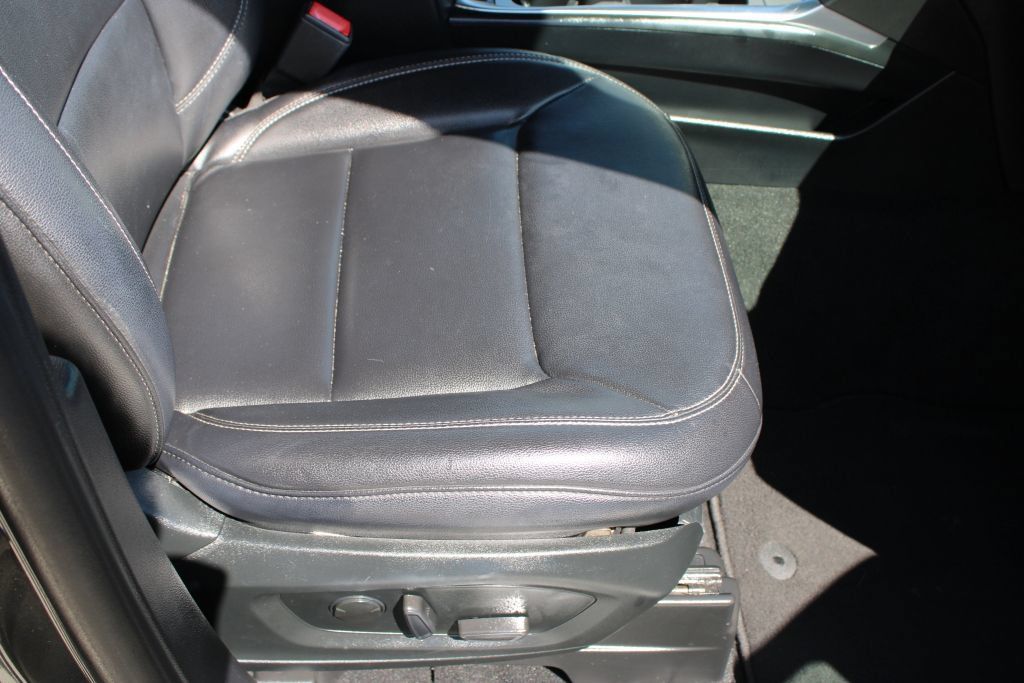 Used 2020 Ford Explorer XLT w/ Equipment Group 202A RWD image 15