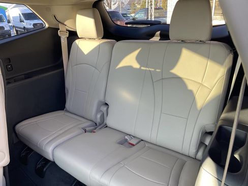 Used 2021 Buick Enclave Essence image 5