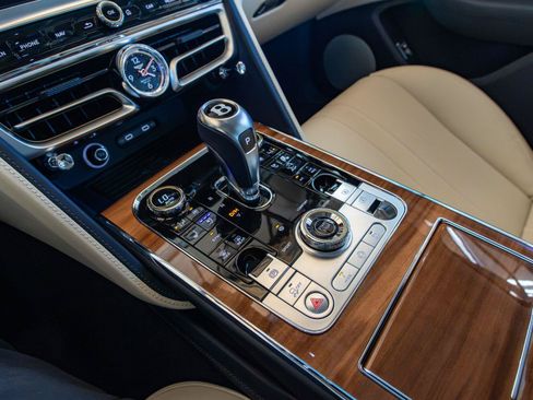 New 2026 Bentley Flying Spur V8 AWD/4WD image 15