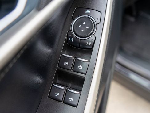 Used 2022 Ford Explorer XLT w/ Equipment Group 202A image 18