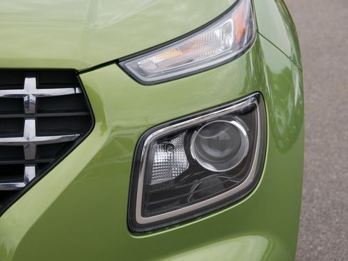 Used 2022 Hyundai Venue SEL FWD image 16