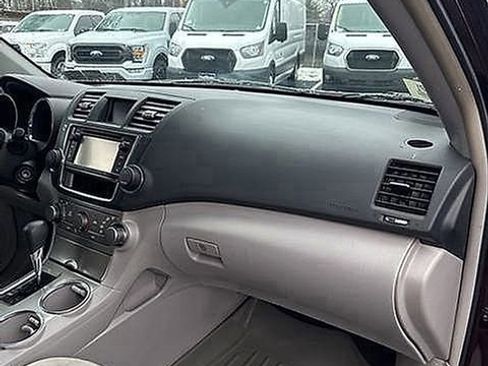 Used 2013 Toyota Highlander Plus image 14