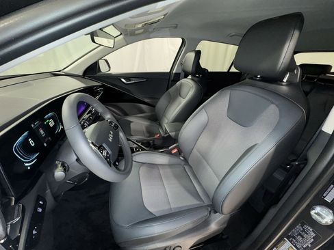 Certified 2025 Kia Niro EX image 13