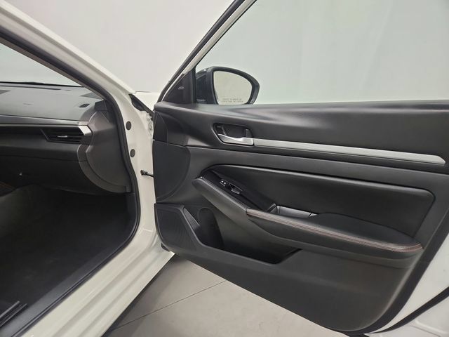 Used 2024 Nissan Altima 2.5 SR FWD image 22