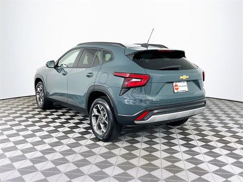 Certified 2025 Chevrolet Trax LT w/ LT Convenience Package image 7