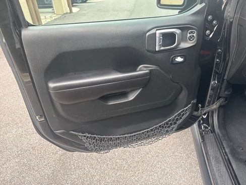 Used 2018 Jeep Wrangler Unlimited Rubicon w/ Dual Top Group AWD/4WD image 10