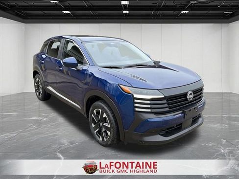 Used 2025 Nissan Kicks SV image 2